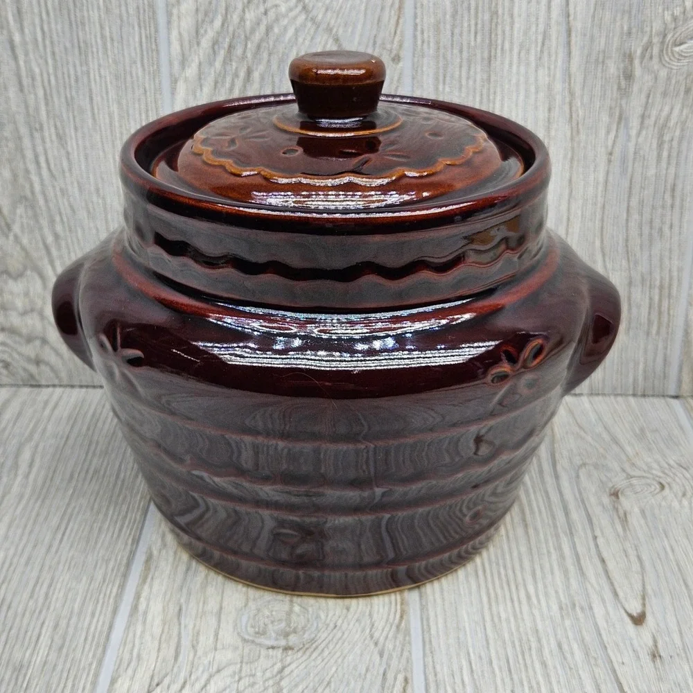 Mar-Crest Daisy and Dot Brown Stoneware Bean Pot with Lid Oven Proof USA Vintage